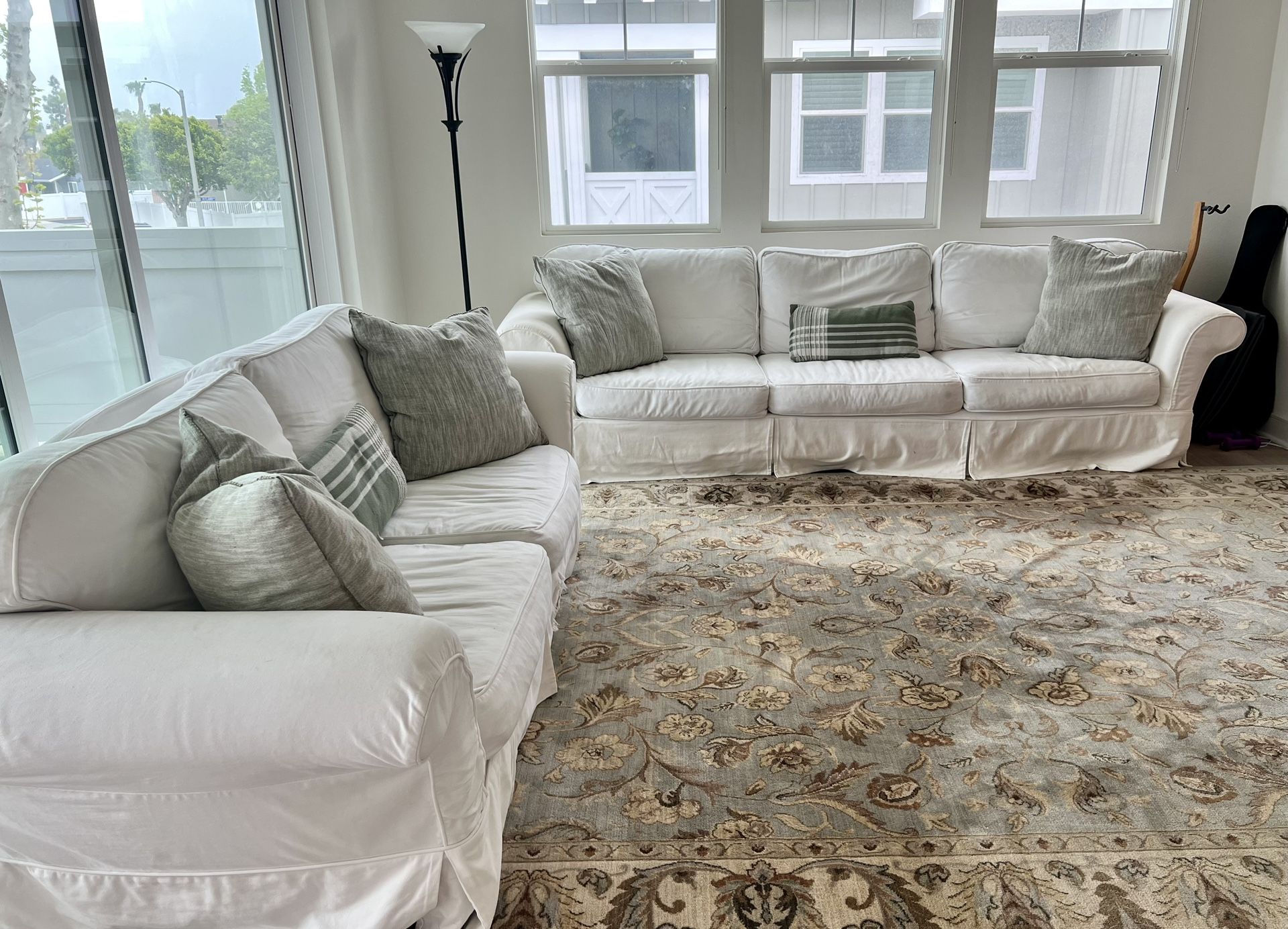 Shabby Chic Couches and Rug *FREE*