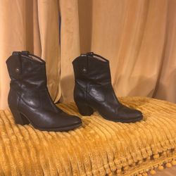 FRYE Jackie Button Short Black Leather Boot Size 7.5