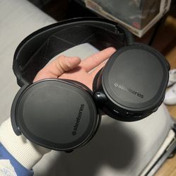 steel series Arctics 7+ wireless gaming headset 