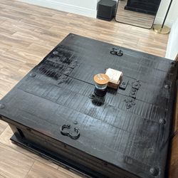 GRAND HACIENDA TRUNK COFFEE TABLE