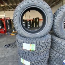 Vendo Un Set De Llantas Nuevas DOUBLESTAR R/T 33×12,50R20 Instaladas Y Balansiadas Con 50 0000 Mil Millas De Garantía Las 4 