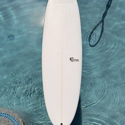 7’2” egg board poly brand new