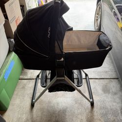Nuna Bassinet