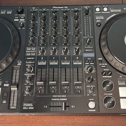 DDJ-1000 4-channel performance DJ controller for rekordbox