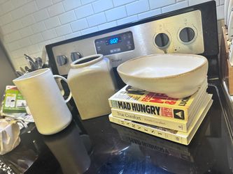 Home decor and book bundle