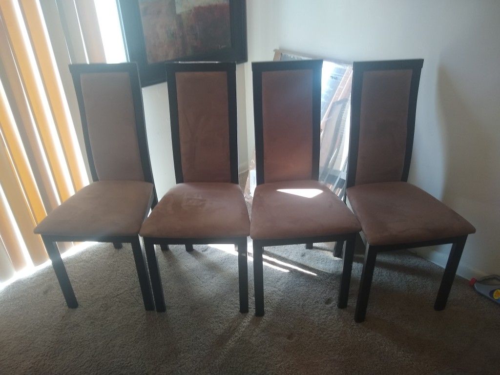 Dining room chairs a set of 4