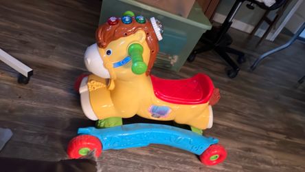 Babies rocking horse talks musical