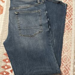 Relaxed Straight Jeans