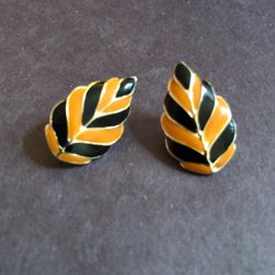 Vintage Black & Orange feather leaf earrings. Missing backings. 