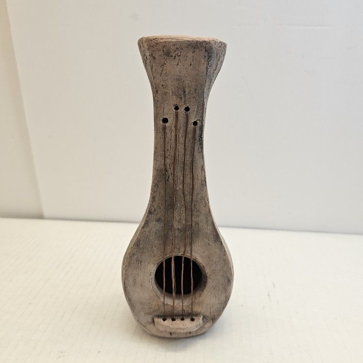 Mini String Instrument Table Décor
Cute mini string instrument centerpiece—great for living room or dining table decorations. Perfect for music lovers