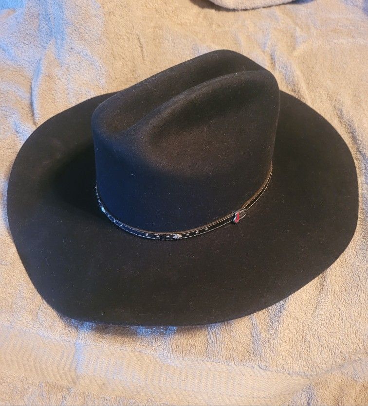 SZ 7 1/8 Multiple hats for sale
JUSTIN; JASON ALDEAN; STETSON; RESISTOL
40 BUCKS EA