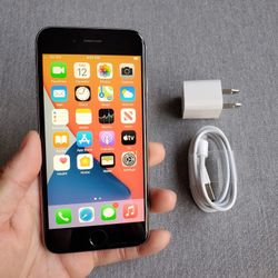 iPhone 6s - UNLOCKED - Like New  