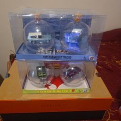 M2 Christmas ORNAMENTS   2PK(Total 8 Cars)