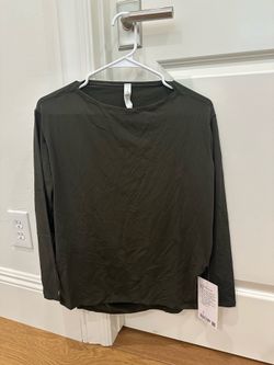 Lululemon Women’s Long Sleeve Size:2 New