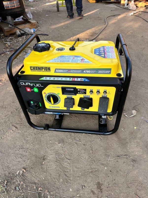 Champion Power
Equipment
5300/4250-Watt Gasoline and Propane Powered Dual Fuel
Portable Generator with CO Shield
(CARB Compliant)