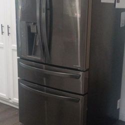 FREE -Refrigerator - My New 1 Is Here Come Pick Up Today 5-17-24