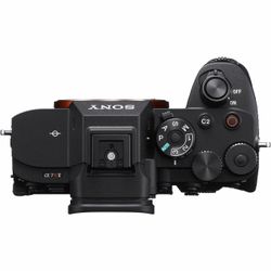 Sony A7R V + Sigma 70-200mm f/2.8 Pro Camera Kit