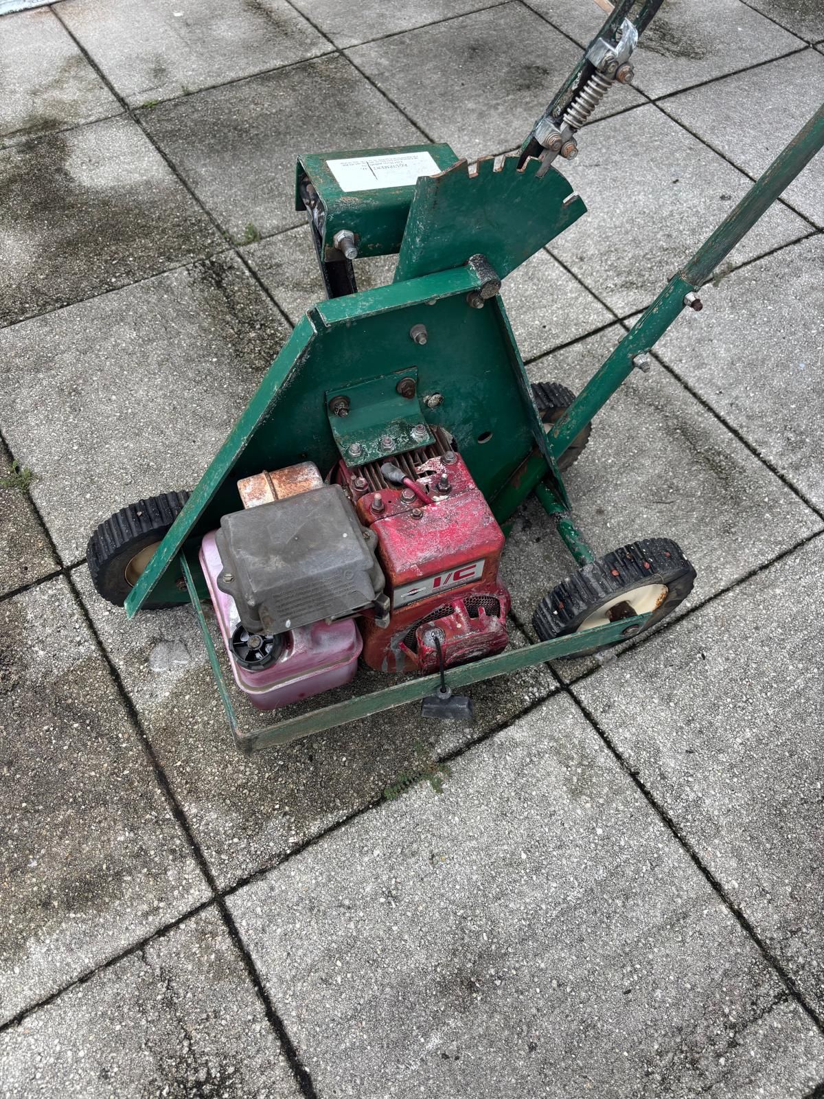 Cutting grass machine 