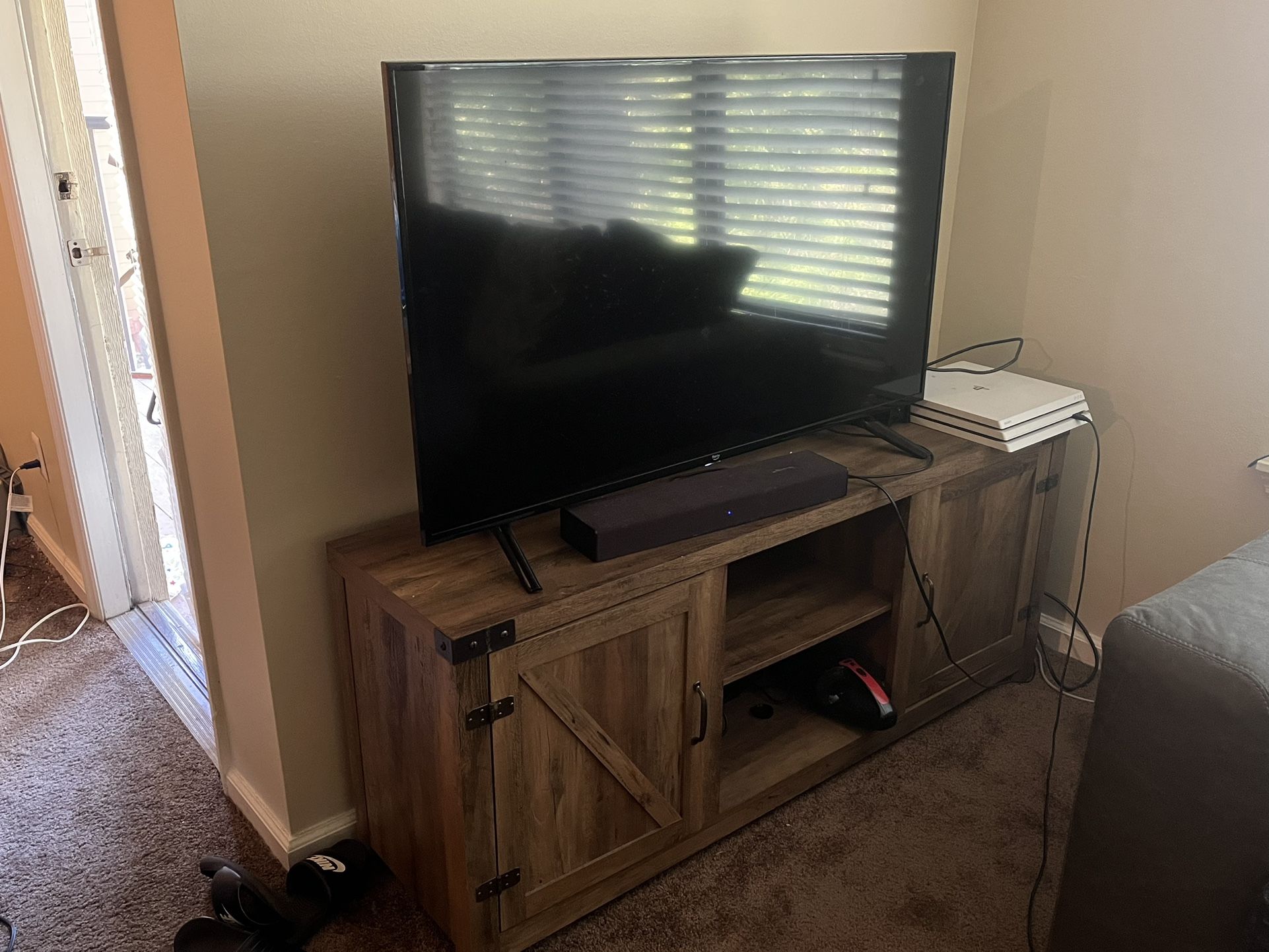 50’’ Fire TV w/ TV Stand 