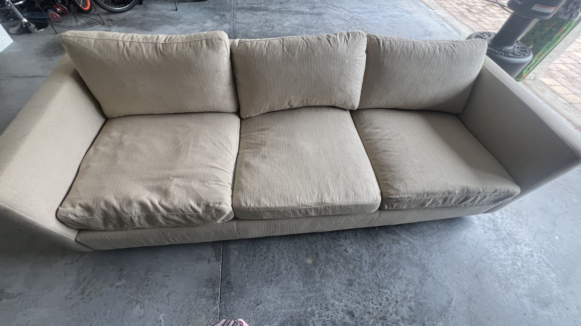 Sofa Free for Sale in Windermere, FL OfferUp