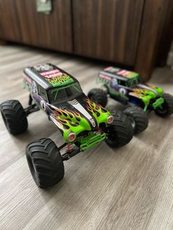 Traxxas Grave Digger 1/10 and 1/16