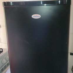 2.5 Cu Ft Mini Fridge