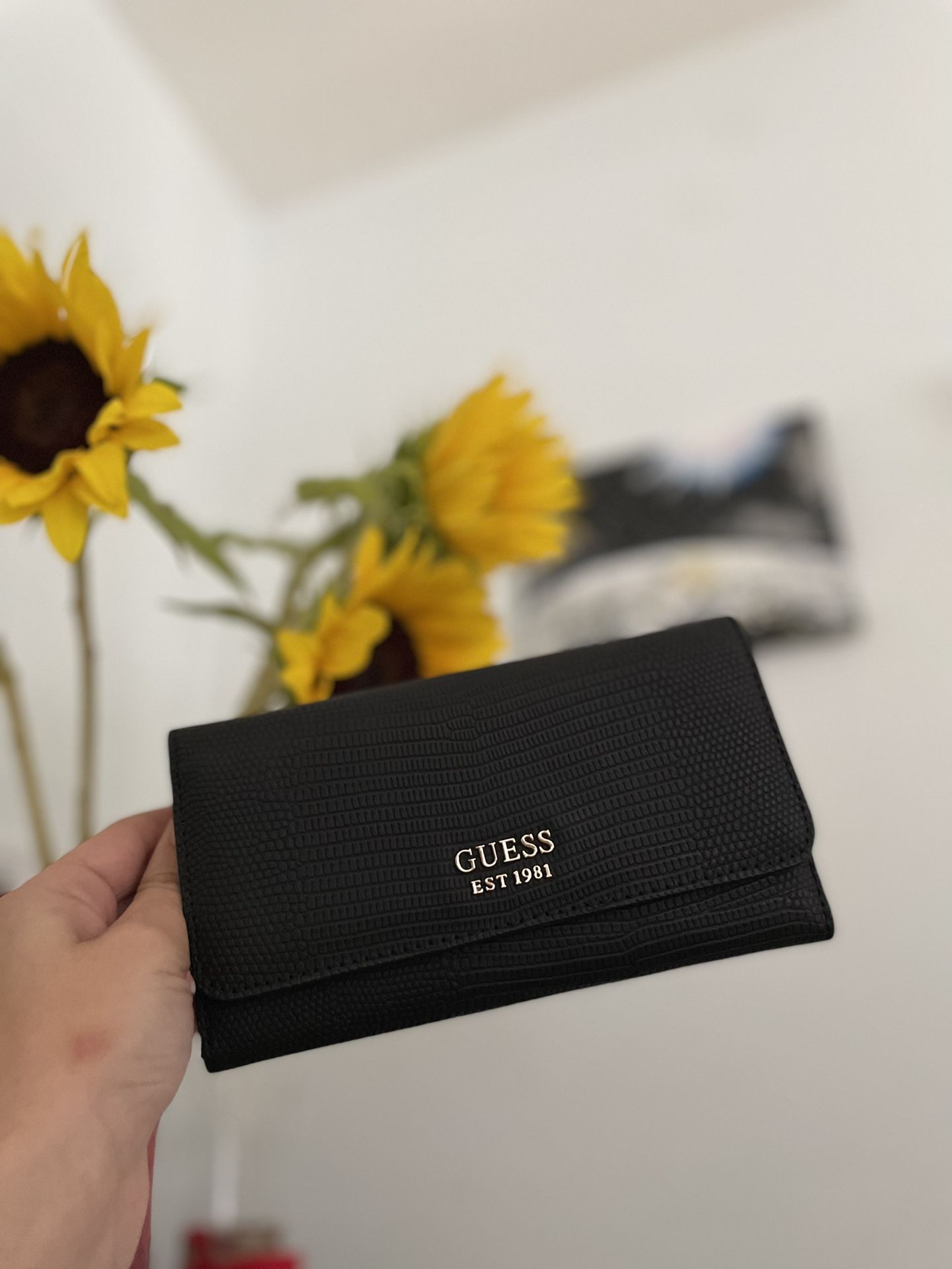 GUESS WALLET BRAND NEW