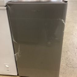 Hisense 4.4 cu.ft. Mini Fridge 