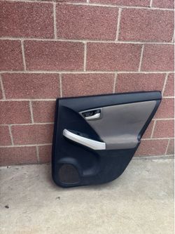 REAR RIGHT PASSENGER SIDE DOOR PANEL 2010-2015 TOYOTA PRIUS 3ER GENERATION.