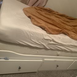 Twin Bed With Draws