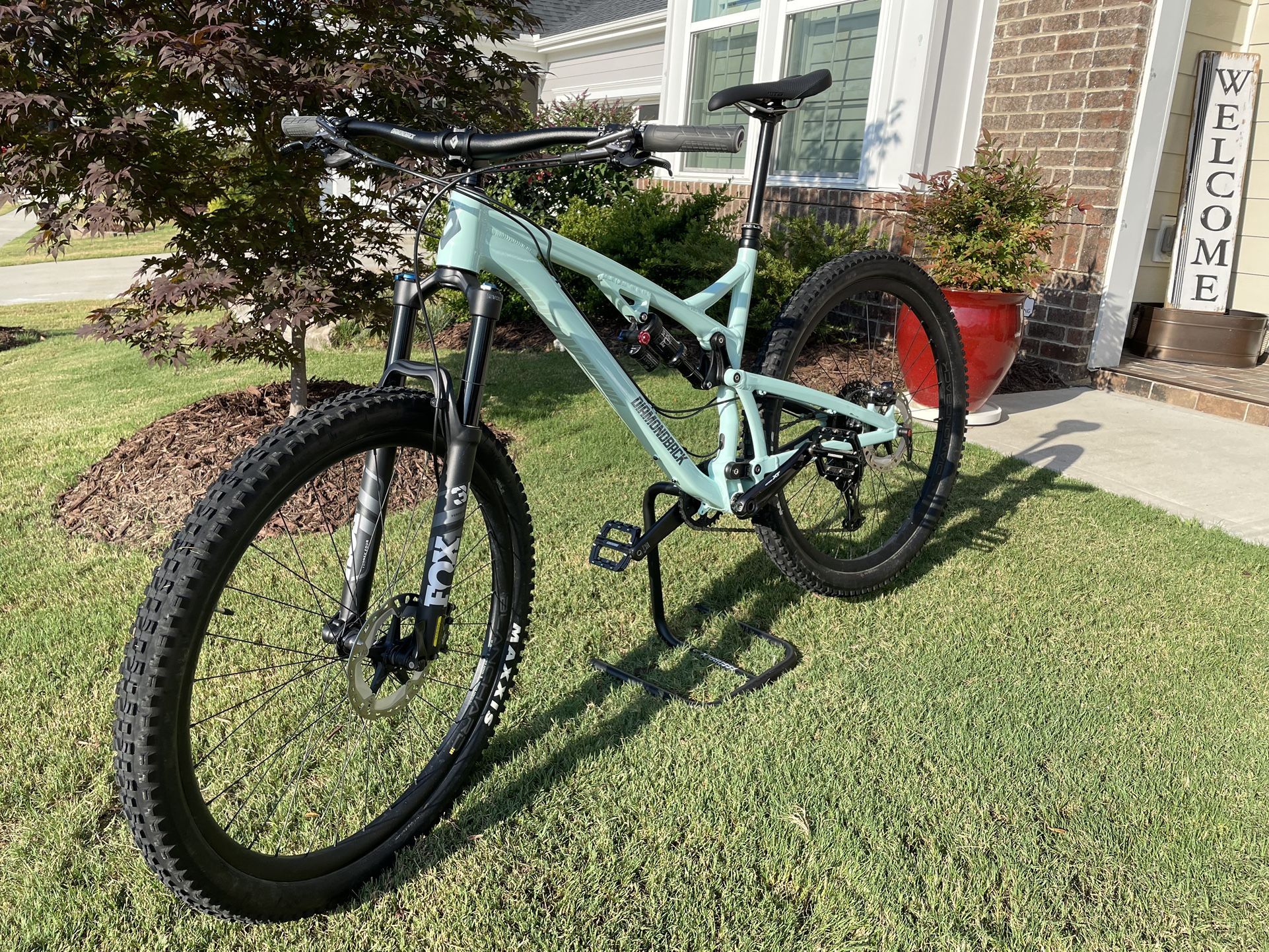 2021 Diamondback Release 29 3 Full Suspension Mountain Bike