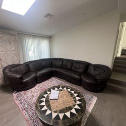 Italian Leather 6- Seat Couch By Natuzzi Excellent Condition 