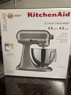 Dough mixer for baked goods