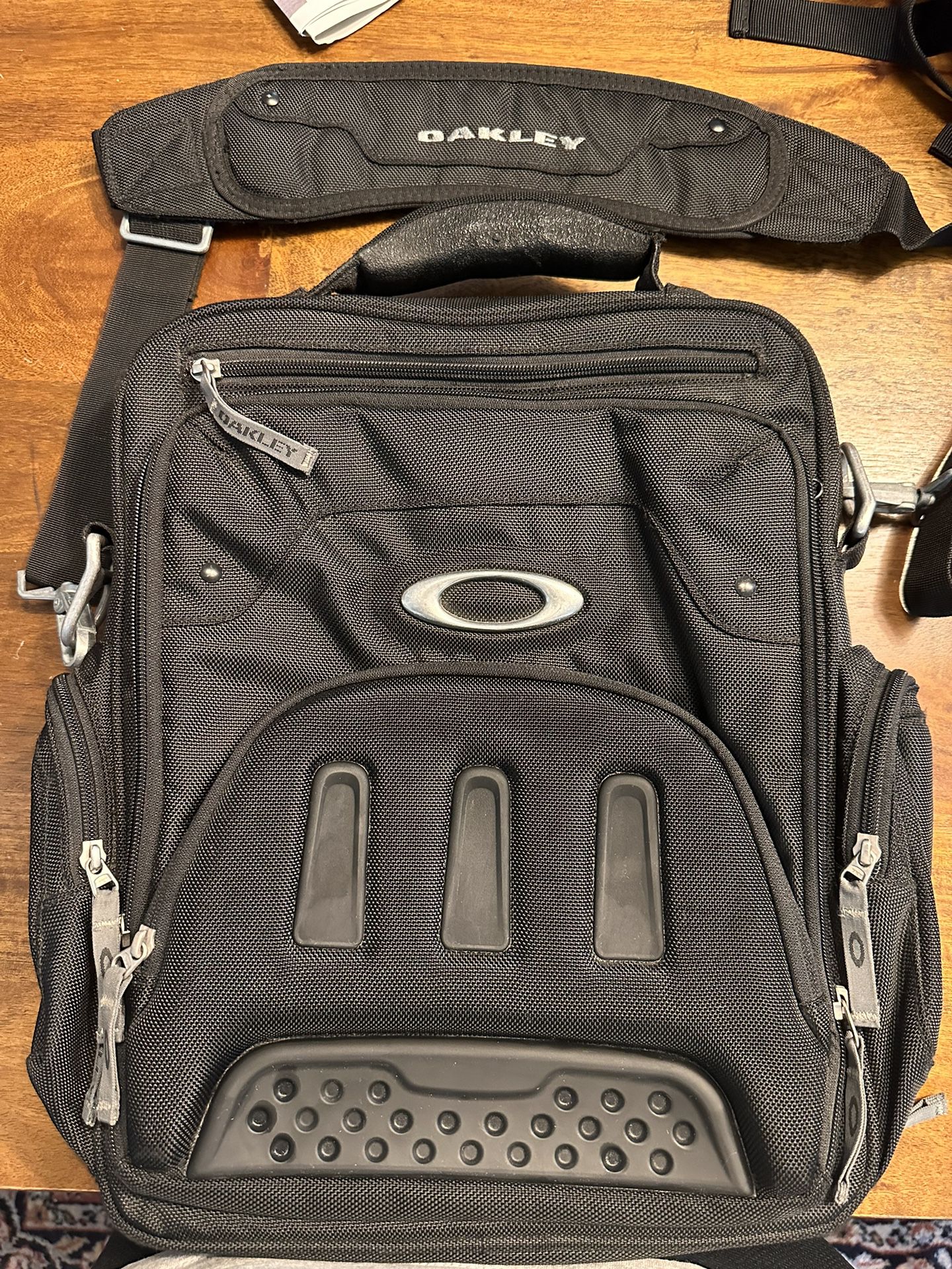 Oakley Messenger Bag