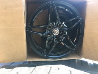 Band new marquee rims use for two month off of a 2017 Ford Escape
