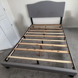 Queen Size bed // Cama Tamaño Queen