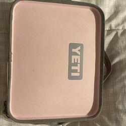 Very Rare Yeti “baby Pink” Daytrip Lunchbox 