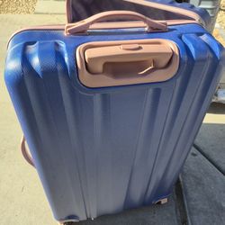 28 Inch Luggage - Like New