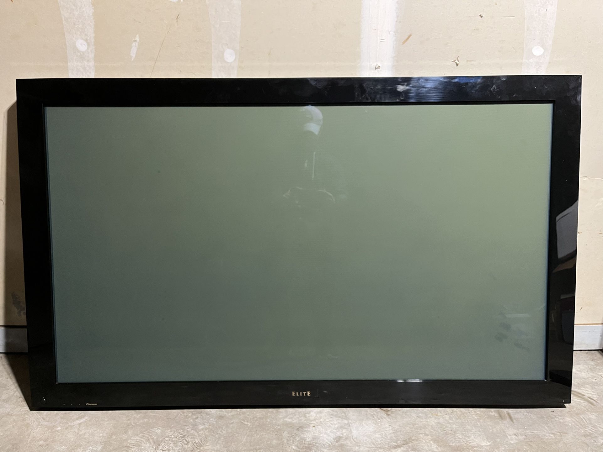 Pioneer Elite 60" Pro-607PU Plasma TV With Amp and Disc System