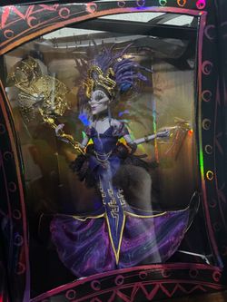 Disney  designer  collection midnight masquerade doll in box