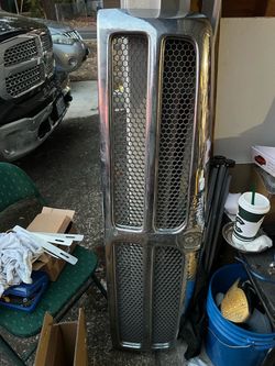 Dodge Ram Grille
