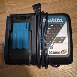 Makita 18V LXT Lithium-Ion Battery Charger DC18RC  & 1 makita 18v battery.