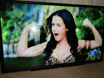TOSHIBA TV & TV WALL MOUNT