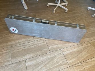 Used Cabelas lockable aluminum Wheeled hard rifle case