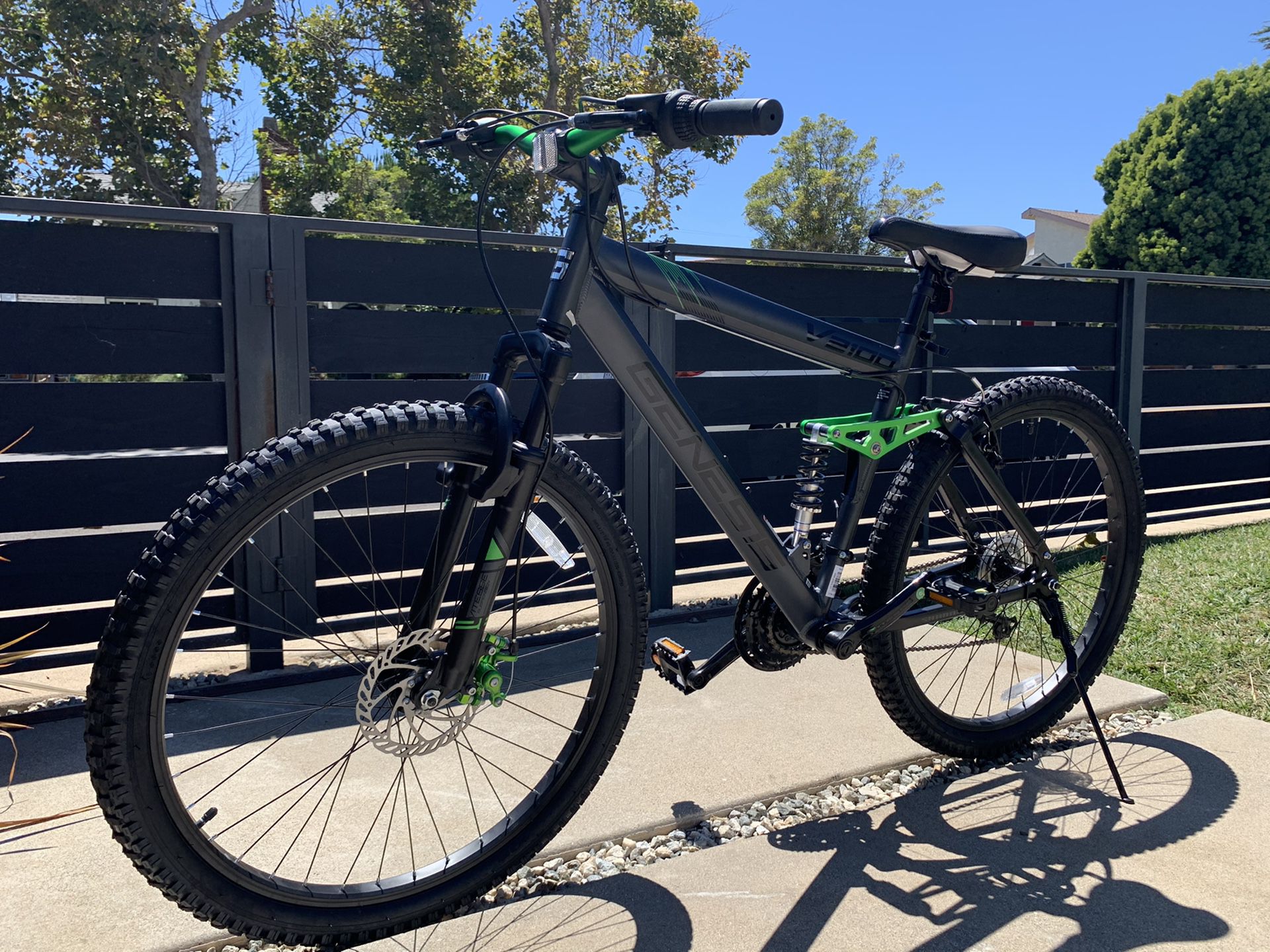 New and assembled starter mountain bike 26” -Genesis