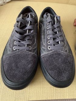 Men’s brand new barely worn vans limited edition