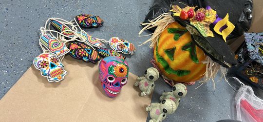 Big lot of Halloween only 20.00!! B