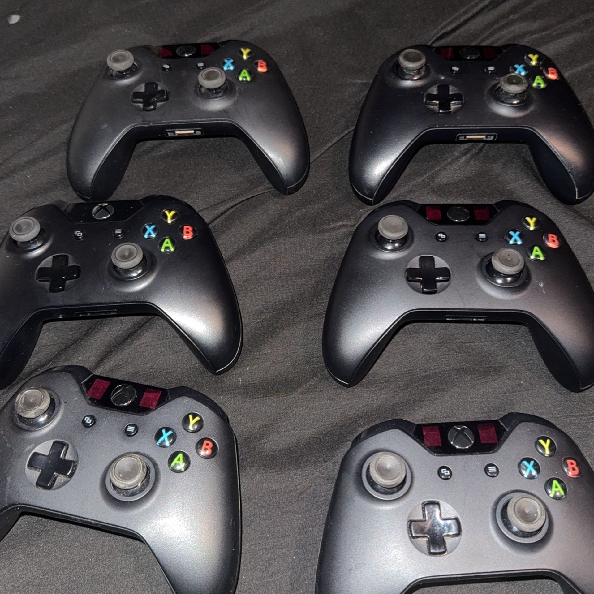 6 Xbox One Controllers 