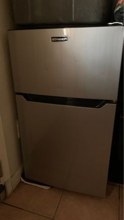Mini fridge (READ DESCRIPTION!!)