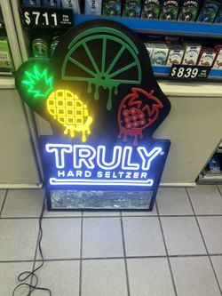 Truly Hard Seltzer Neón Lights